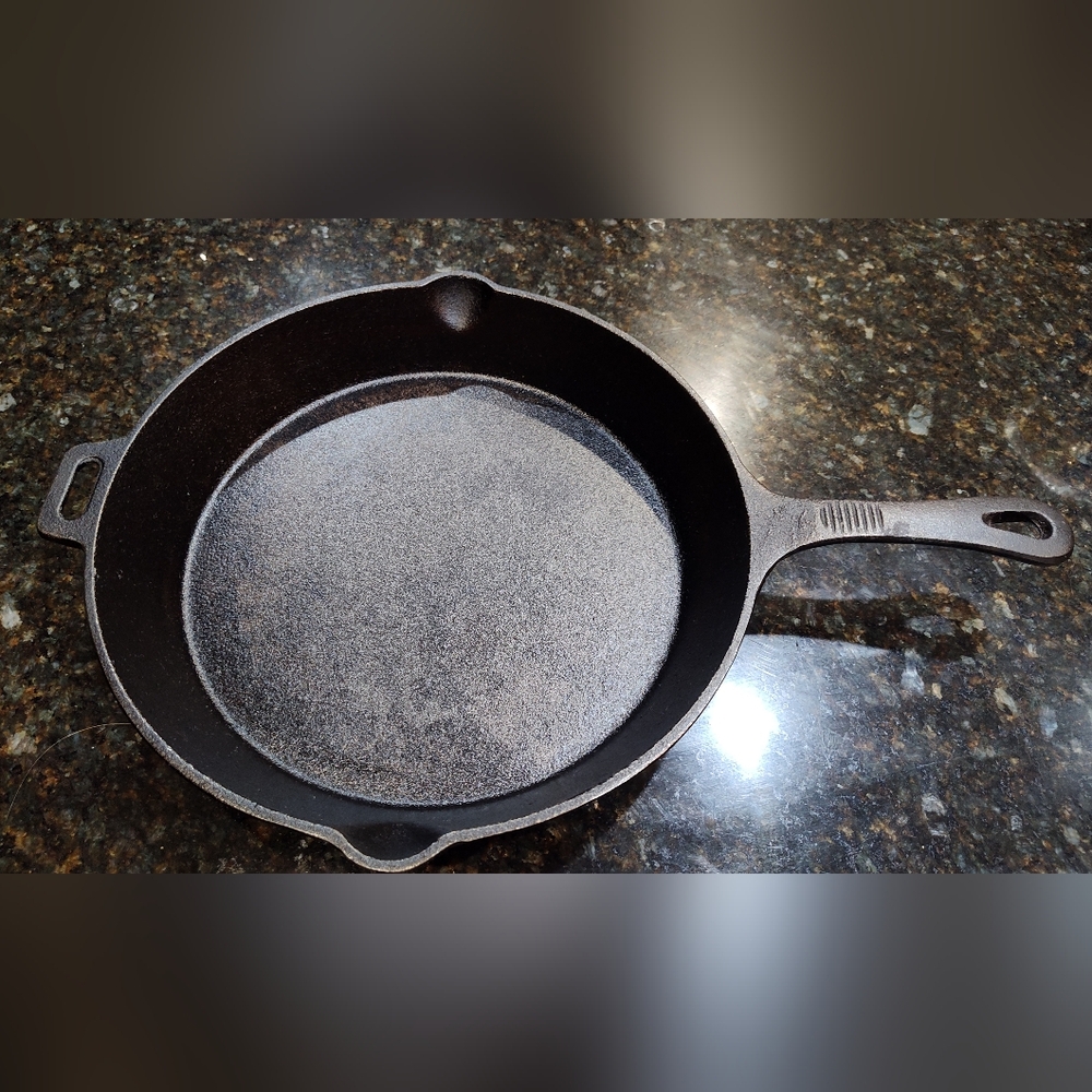 Old Mountain Skillet with Assist Handle, 12 in X 2 in, Black , Seasoned